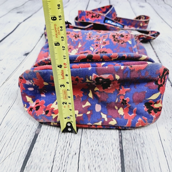 KAVU | canvas rose floral pattern crossbody bag purse - Picture 11 of 11